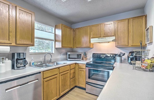 Pottsboro House | Pottsboro Home w/Fire Pit < 1 Mi to Lake Texoma!