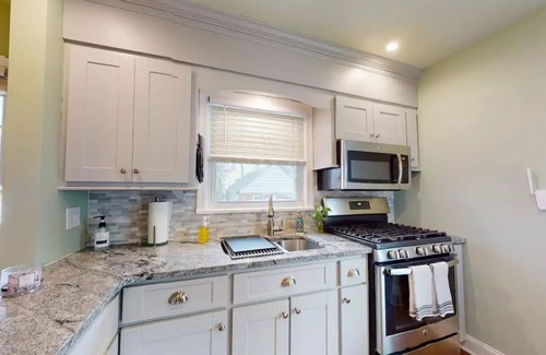 Poughkeepsie House | Poughkeepsie 3br home near Vassar & Marist college & Vassar Bros Hospitalnn