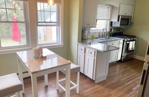 Poughkeepsie House | Poughkeepsie 3br home near Vassar & Marist college & Vassar Bros Hospitalnn