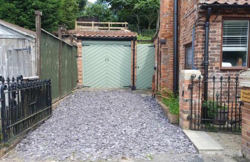 Retford House | Poulter Cottage - Elkesley