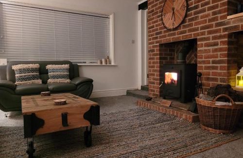 Retford House | Poulter Cottage - Elkesley