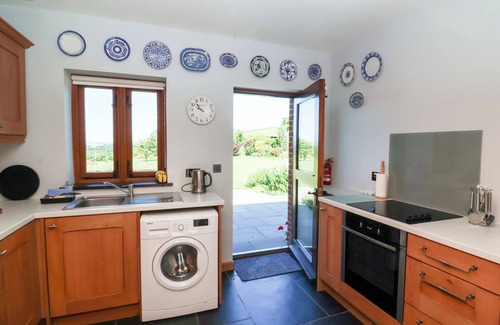 Huntshaw Cottage | POUND COTTAGE, pet friendly, with a garden in Great Torrington
