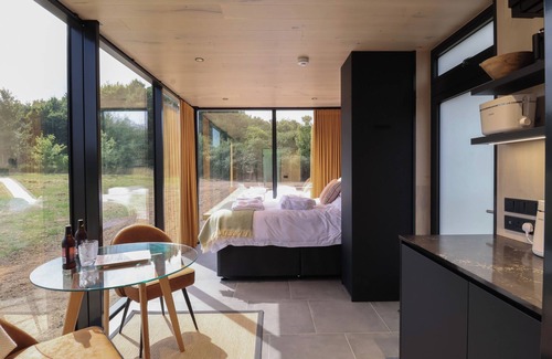 Saxmundham Cottage | Pound Farm Mirror Houses: Meadow ÖÖD