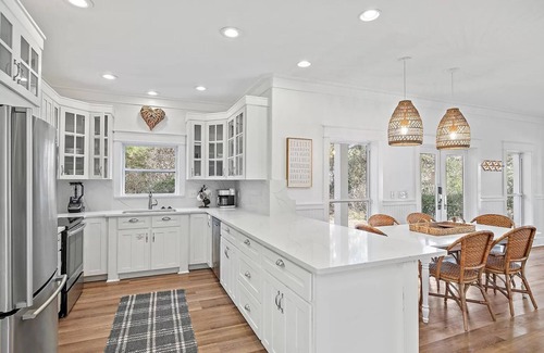 Village of Sugar Beach House | Pour Some Sugar On Me ~ 5Br/4Ba ~ Sleeps 12 ~ Golf Cart ~ Perfect for family!