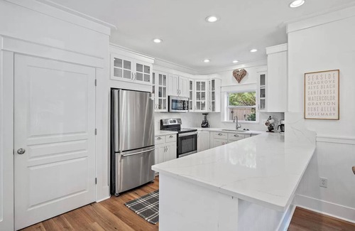 Village of Sugar Beach House | Pour Some Sugar On Me ~ 5Br/4Ba ~ Sleeps 12 ~ Golf Cart ~ Perfect for family!