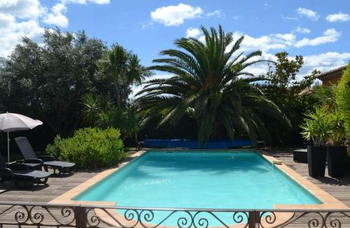 Meze Apartment | "POUR VOUS" studio dans villa avec piscine