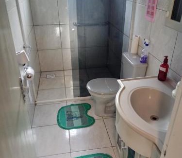Lages House | POUSADA ALTERNATIVA MANU LAGES Quarto Com Banheiro no Corredor