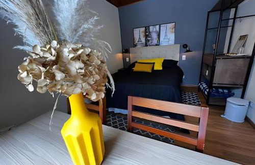 Jardim Nova Suica Cabin | Pousada Casinha Amarela - Campos do Jordão