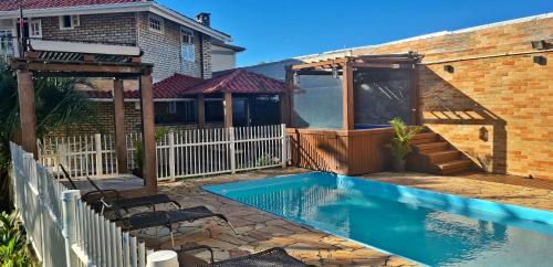 Ponta do Papagaio Hotel | Pousada Recanto Edênico - à beira mar da Praia Ponta do Papagaio, Palhoça SC