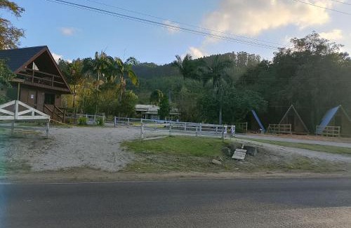 Pedras Grandes Cabin | Pousada Vale das Pedras 01