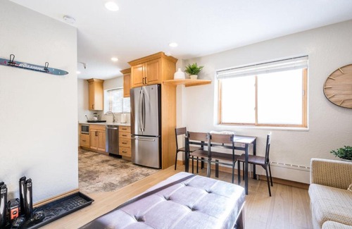 Salt Lake Mountain Resorts Ski Chalet | Powder Hound 1 Bedroom Brighton Chalet
