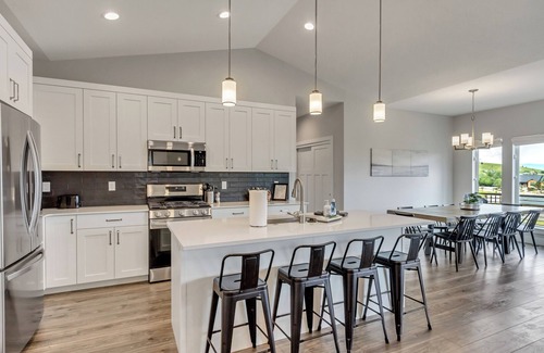 Wolf Creek House | "Powder & Pine" NEW Mountain and Lake View Home in Eden, Utah