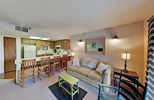 North Park City Apartment | Powder Pointe Condominiums 105A