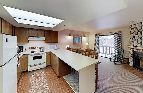 North Park City Apartment | Powder Pointe Condominiums 105A