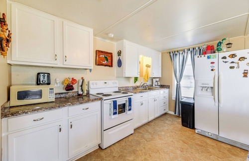 Port Lavaca House | Powderhorn Lake House w/Grill + Water Views!