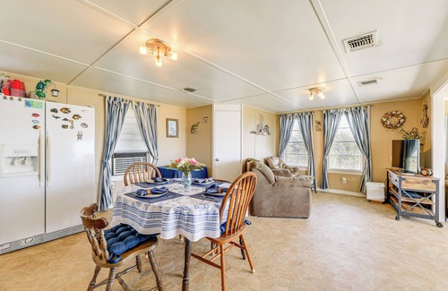 Port Lavaca House | Powderhorn Lake House w/Grill + Water Views!