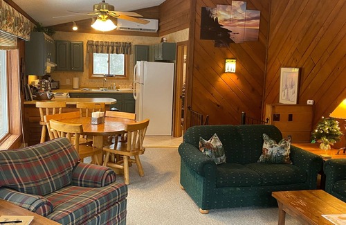 Bessemer Ski Chalet | Powdery Peak Ski Chalet- Where Mountain Memories Begin