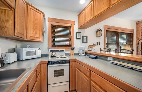 Estes Park Condo | Powell Peak 104 - 1 Br Condo with Fireplace - Marys Lake and Mountain Views