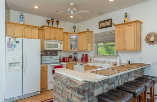Burnsville Cabin | Power, Water & WiFi Soon! Mtn Vista, Fire Pit, Gas Logs, Close Burnsville & AVL!