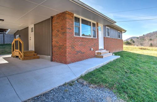 Swannanoa House | Power & Water Working, No Internet or Cell Service, Pet Friendly