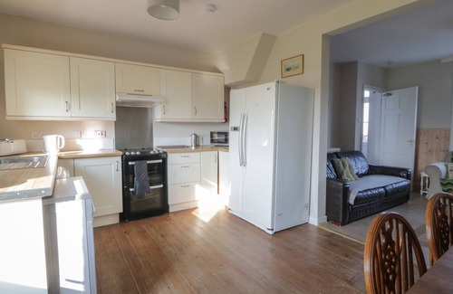 Kirkbean Cottage | POWILLIMOUNT COTTAGE, pet friendly, with a garden in Southerness