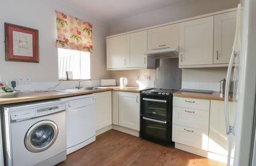 Kirkbean Cottage | POWILLIMOUNT COTTAGE, pet friendly, with a garden in Southerness