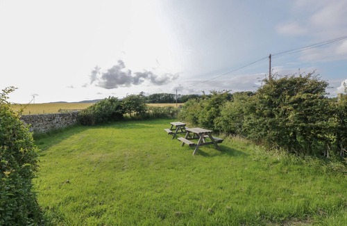 Kirkbean Cottage | POWILLIMOUNT COTTAGE, pet friendly, with a garden in Southerness