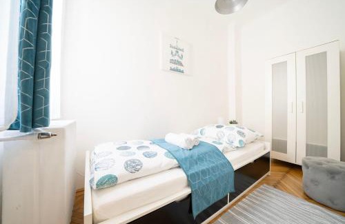 Ujlipotvaros Apartment | Pozsonyi Street 3BR, Balcony Family Retreat