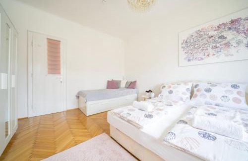 Ujlipotvaros Apartment | Pozsonyi Street 3BR, Balcony Family Retreat