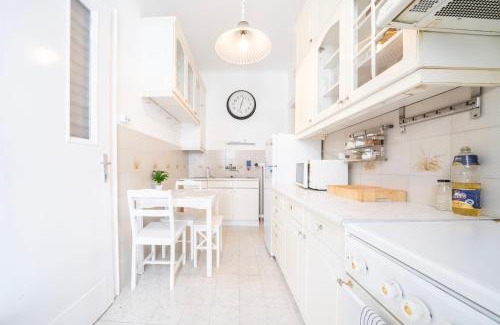 Ujlipotvaros Apartment | Pozsonyi Street 3BR, Balcony Family Retreat