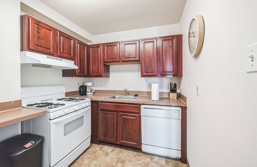 Downtown Harrisburg Apartment | PP 1802 Modern Corporate 2br, pool, Gym