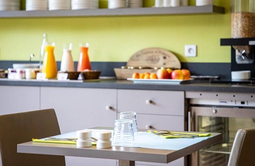 9th Arrondissement Apartment | Près du métro Gare de Vaise | Chambre cosy + WiFi