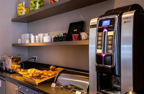 9th Arrondissement Apartment | Près du métro Gare de Vaise | Chambre cosy + WiFi