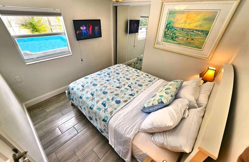 Palm Beach Gardens House | PR ivate Suite Heated Pool, Kayak, 5min to Juno Beach & Baseball Stadiums