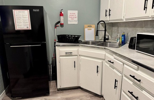 Midwest City Apartment | Practical 2BR Stay Near Tinker AFB | Pet-Friendly OKC #L1