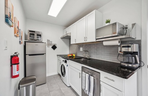 River Rouge Apartment | Practical Living - only 15min. drive from Detroit center w/o the downtown price!
