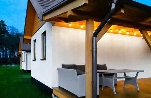 Choczewo House | Practically furnished and child-friendly cottage near Lake Choczewskie.