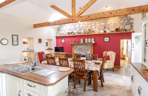 Lettermore Cottage | PRAGUE HOUSE, family friendly in Lettermore, County Galway