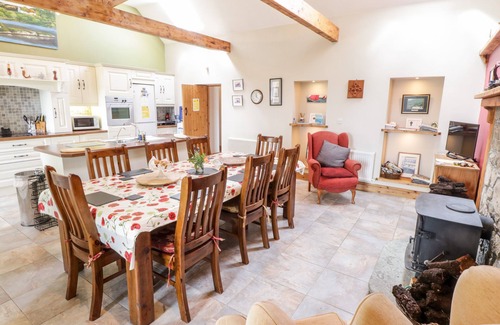 Lettermore Cottage | PRAGUE HOUSE, family friendly in Lettermore, County Galway