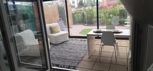 Letnany Apartment | Praha Letňany, zimní zahrada, parkování v garáži zdarma
