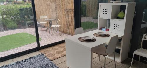 Letnany Apartment | Praha Letňany, zimní zahrada, parkování v garáži zdarma