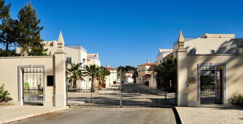 Praia del Rei Apartment | Praia Del Rei Beach 3 Pools