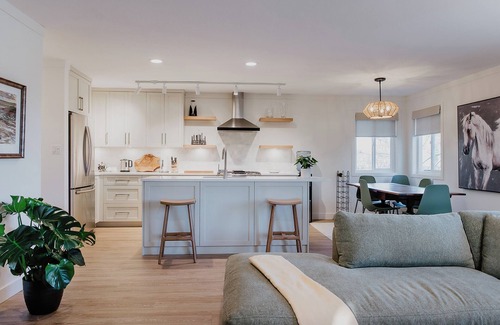 Langley House | Prairie Cottage, Aldergrove, BC — Tranquil country retreat with stunning views