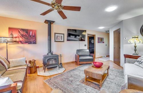 Prairie Du Chien House | Prairie du Chien Home with Yard 3 Mi to River!