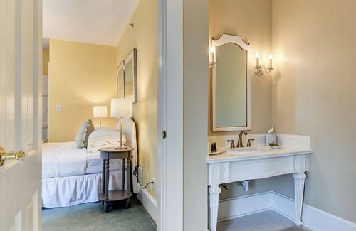 Fishers Bed & Breakfast | Prairie Guest House