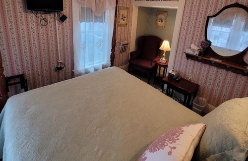 De Smet Bed & Breakfast | Prairie House Manor Bed and Breakfast