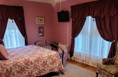 De Smet Bed & Breakfast | Prairie House Manor Bed and Breakfast
