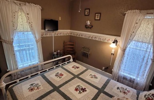 De Smet Bed & Breakfast | Prairie House Manor Bed and Breakfast
