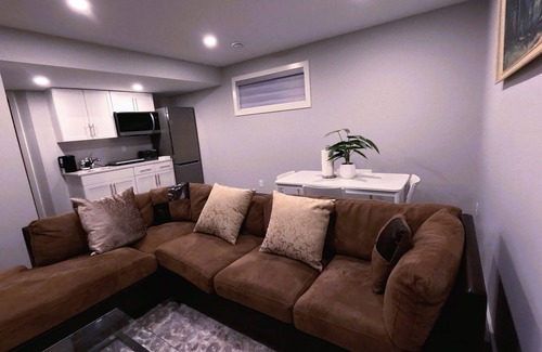 Fort Gary House | Prairie Luxury 2 Bedrooms Home