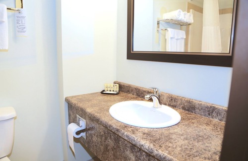 Macklin Hotel | Prairie Moon Inn & Suites Macklin